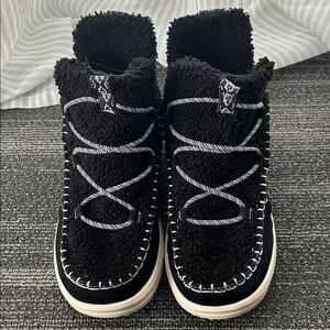 Hey Dude Women's Camden Suede Size 8 CozyBlack Fuzzy High-Top Sneakers/boots